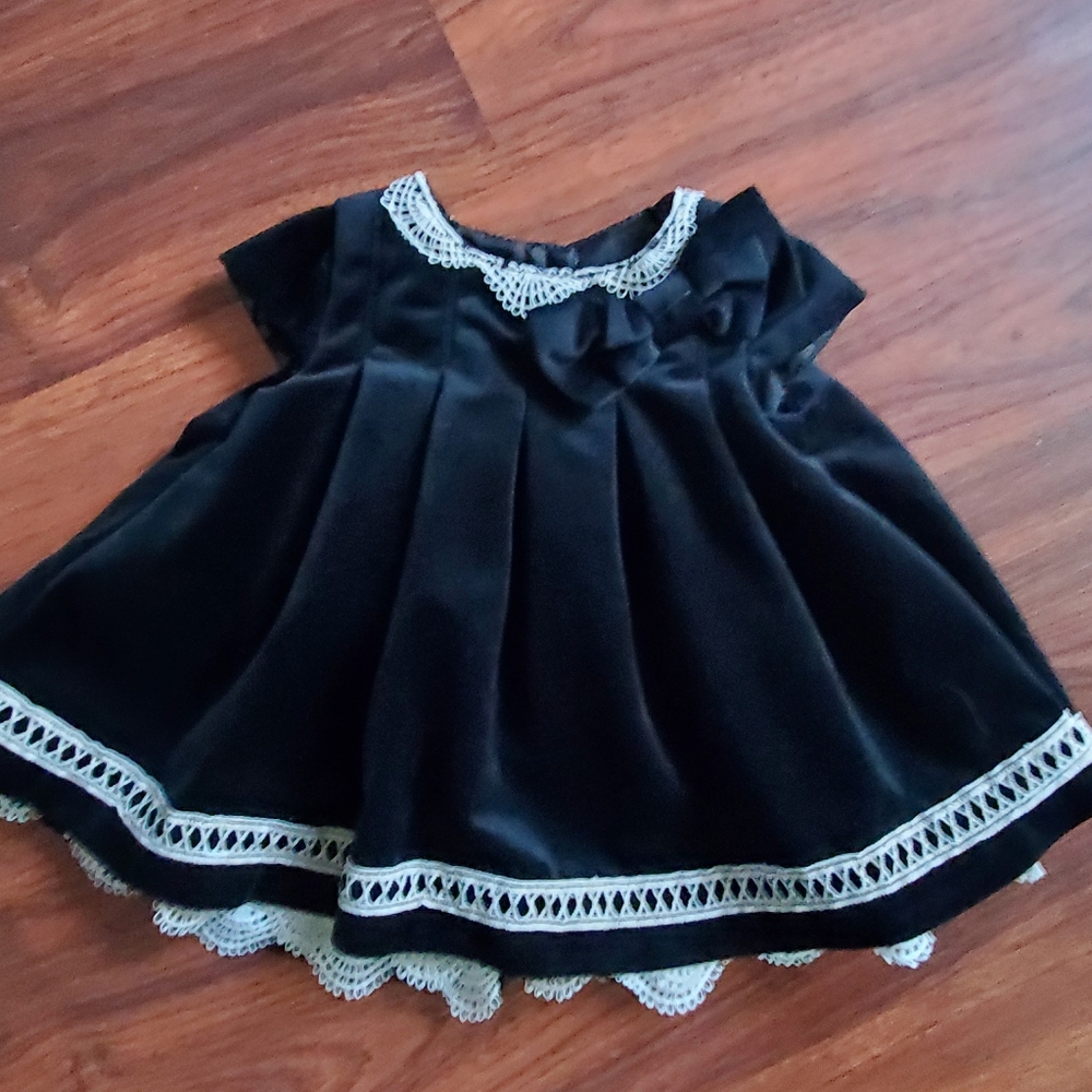 Elegant Black Velvet Dress with Lace Trim
